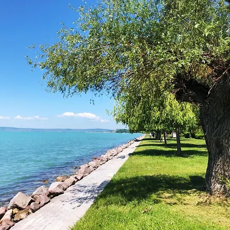 Feleségem Akarattya Balatonakarattya