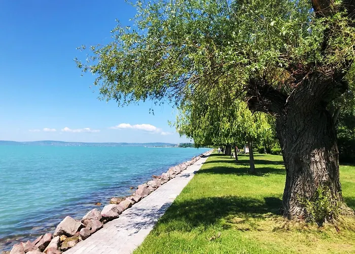 Feleségem Akarattya Balatonakarattya